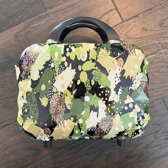 TRIFORCE Carry On Case Travel Impact Resistant Toiletry Beauty Makeup Bag Camo - Picture 1 of 15